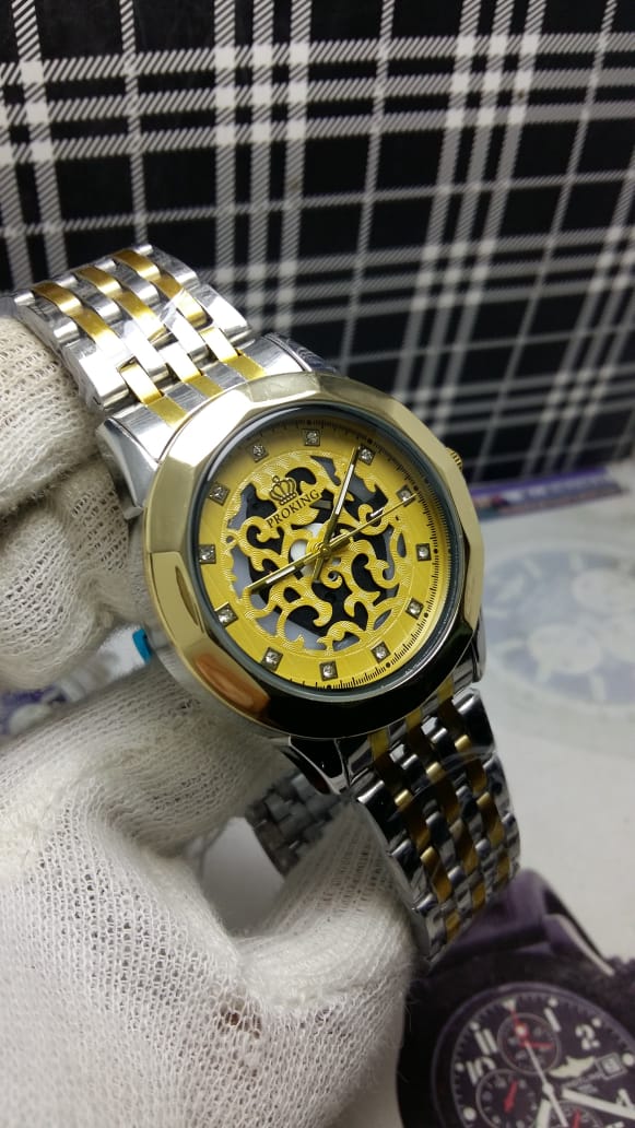 Stainless Steel Diamond Cut Quartz Watch For Boys & Mens (random Dial Color And Random Strap Color))