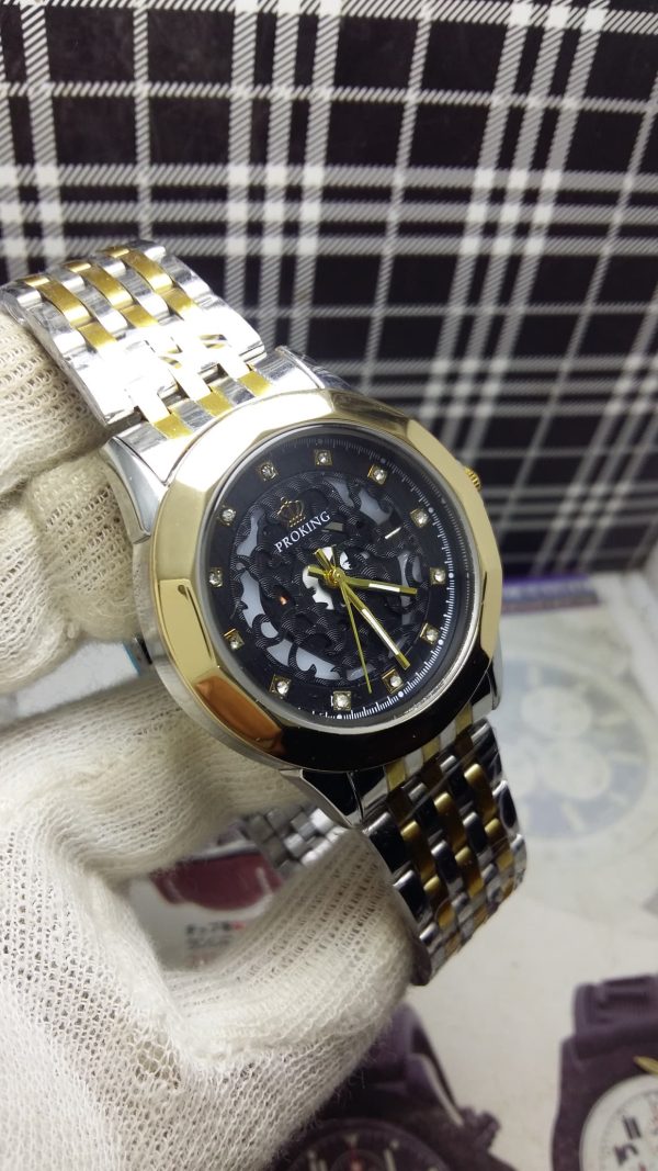 Stainless Steel Diamond Cut Quartz Watch For Boys & Mens (random Dial Color And Random Strap Color))